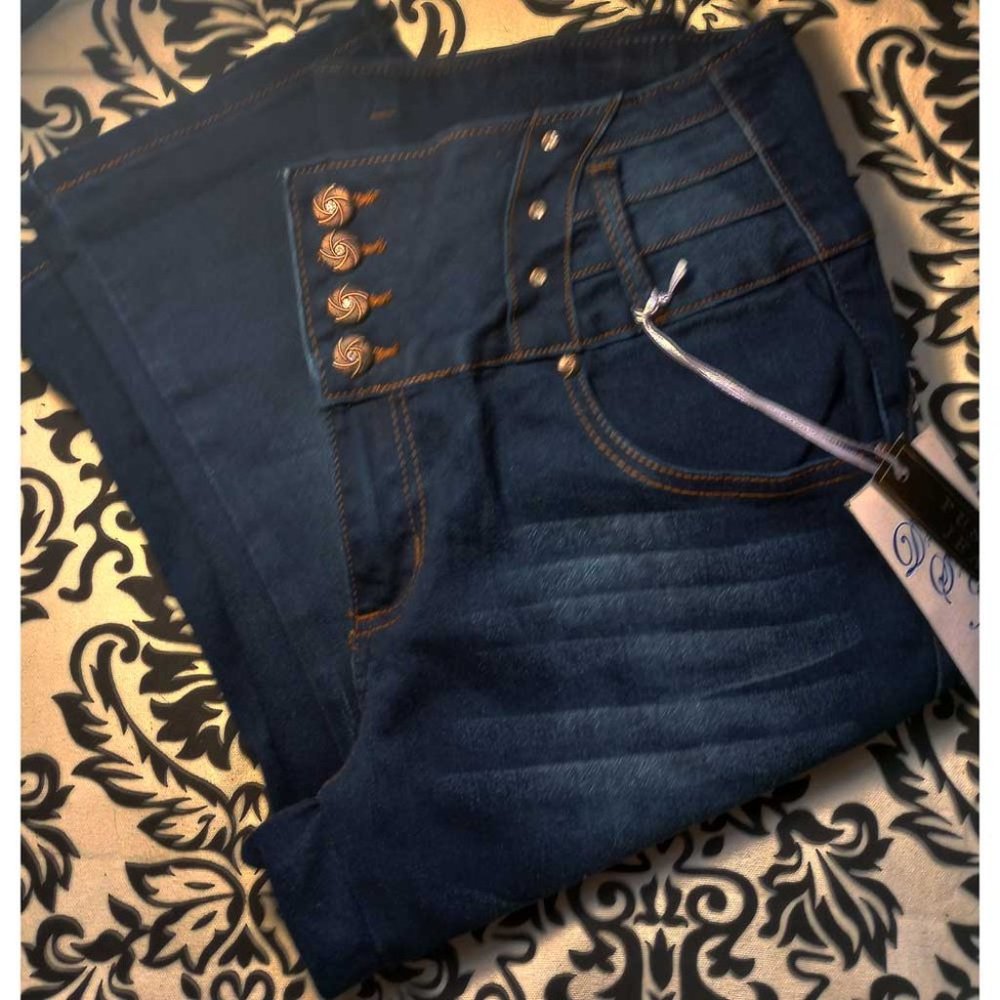 Diva Star Push Up Denim Blue Jeans Capris High Waist Whiskering NWT Size 13